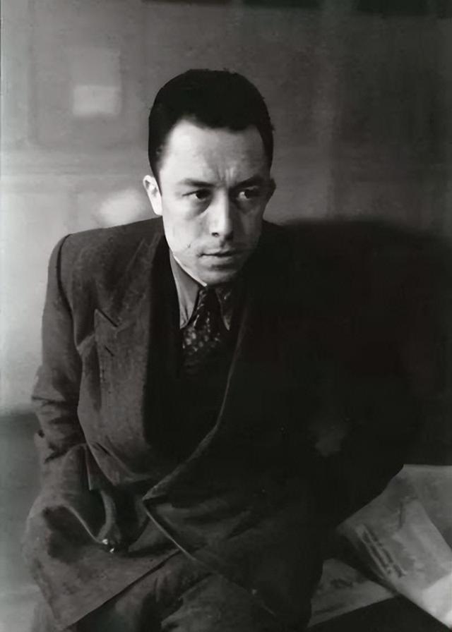 重读加缪《局外人》，世界是荒诞的，生活是痛苦的，幸福是艰难的