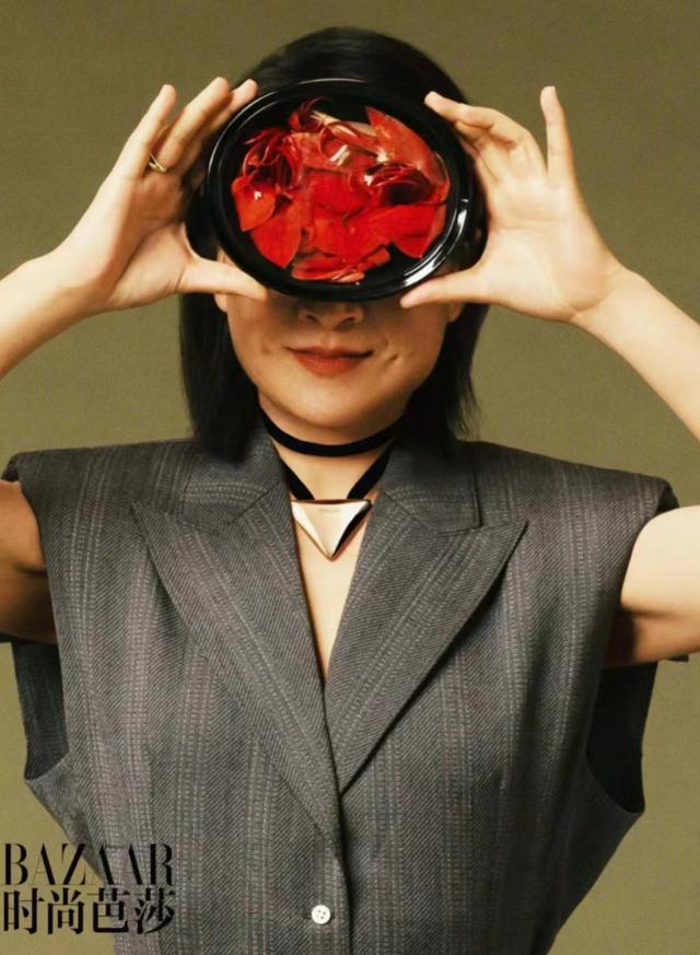 贾玲瘦了100斤后美呆了，时尚芭莎三月刊，贾玲YOLO
