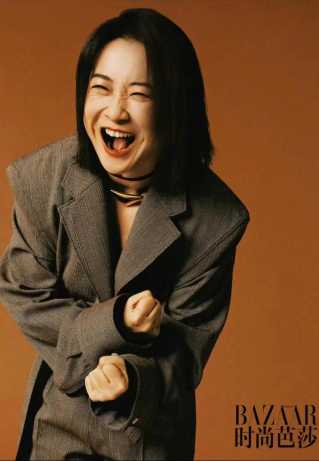 贾玲瘦了100斤后美呆了，时尚芭莎三月刊，贾玲YOLO