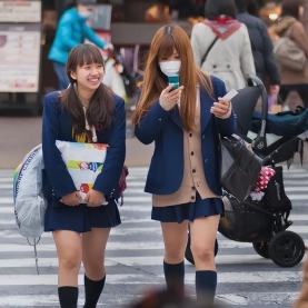 日本街头“神待少女”，包吃住就跟你回家，女性之耻还是光棍福音