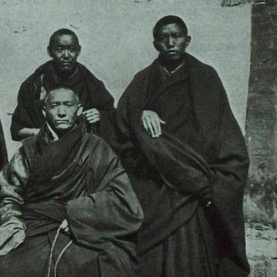 旧西藏老照片：贵族小姐容颜惊人，农奴女孩衣衫破烂，命如草芥